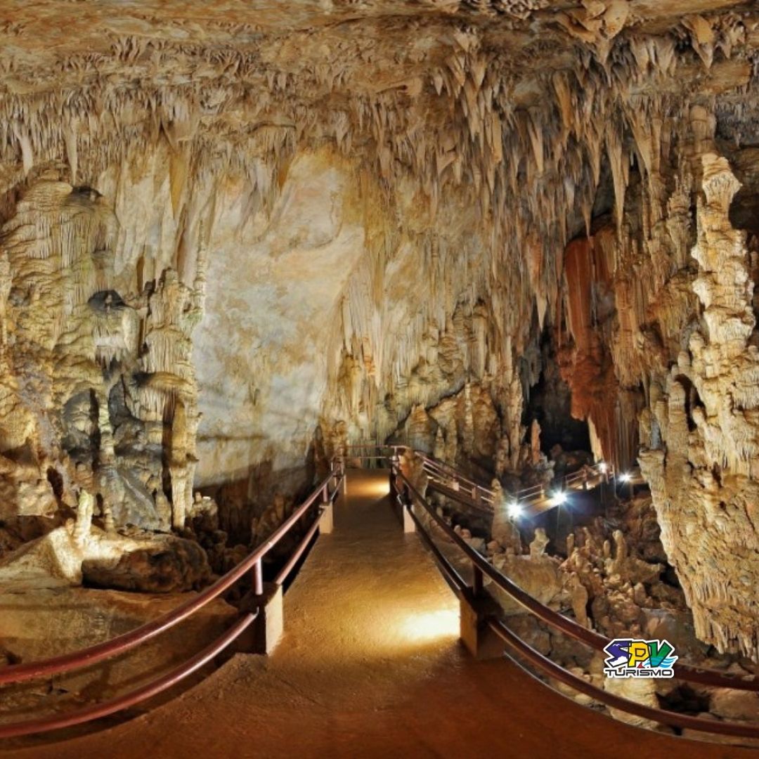 CAVERNA DO DIABO E CACHOEIRA DO MEU DEUS