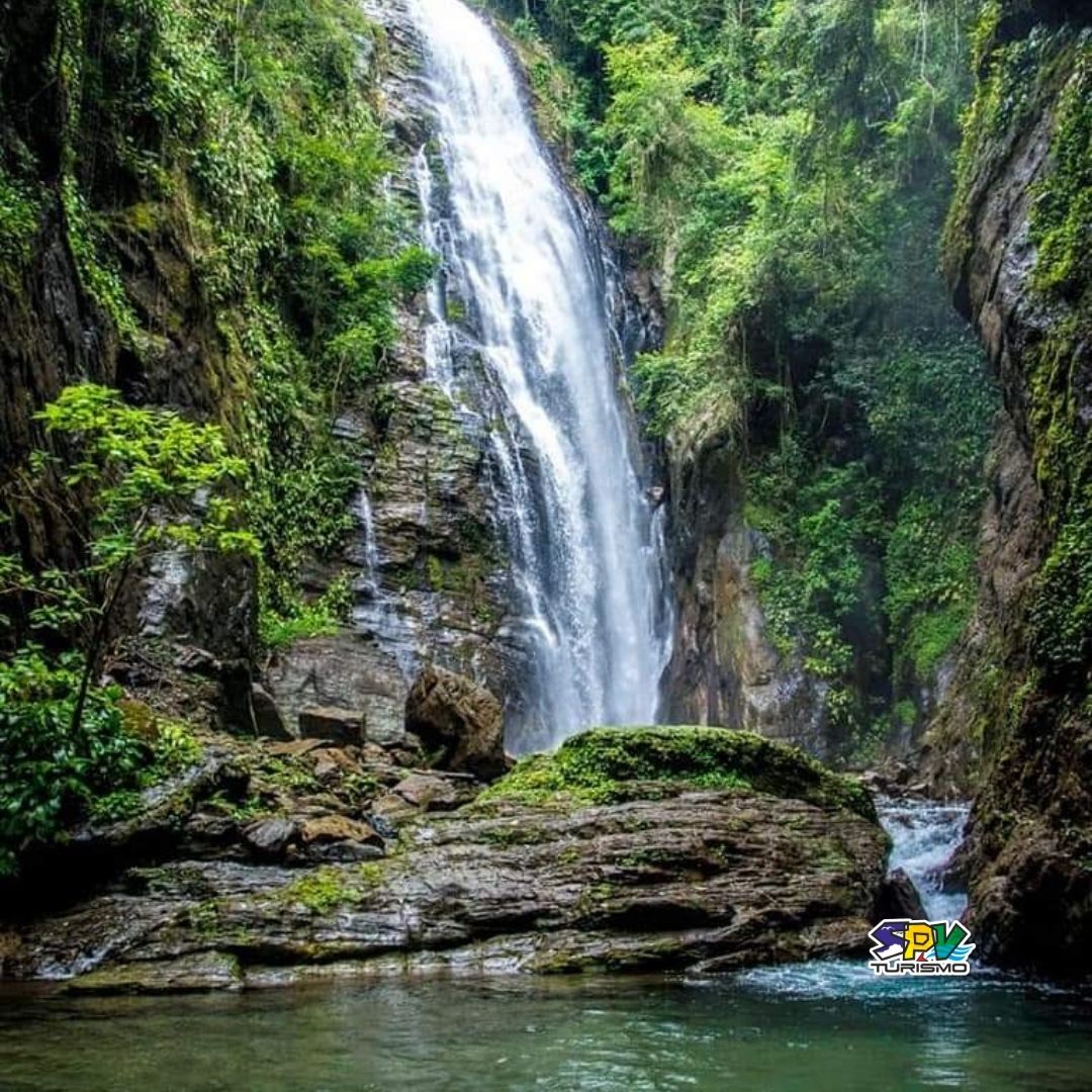 CAVERNA DO DIABO E CACHOEIRA DO MEU DEUS