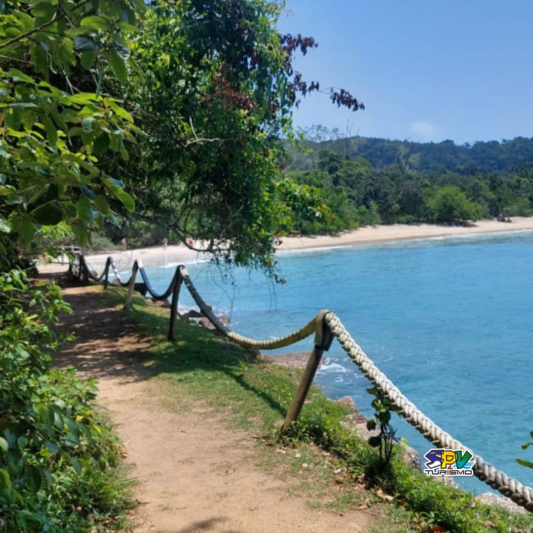 DIA DE PRAIA NA ILHA ANCHIETA