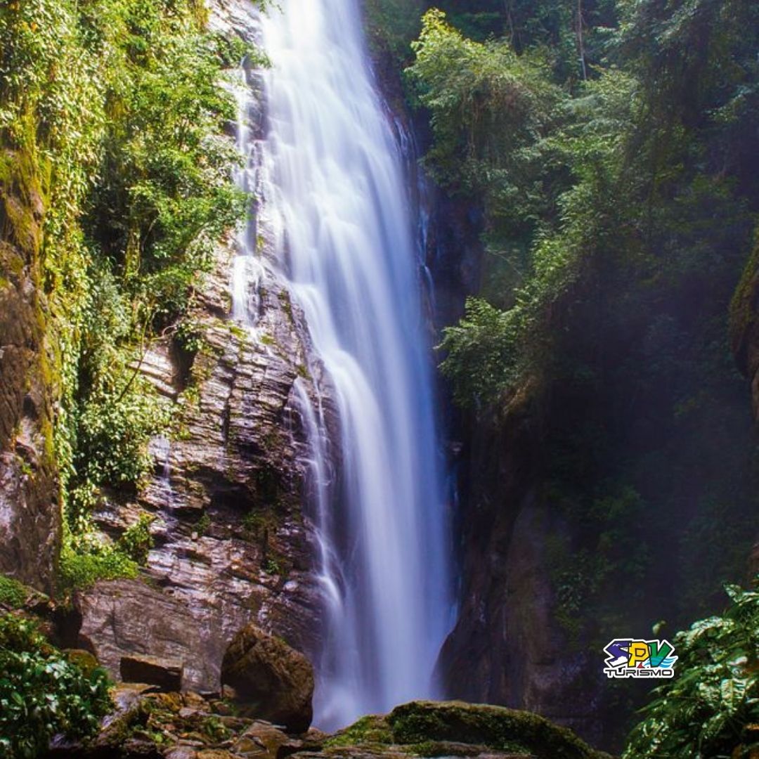 CAVERNA DO DIABO E CACHOEIRA DO MEU DEUS